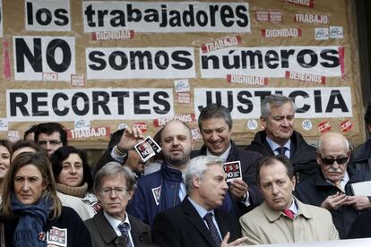Jueces y fiscales han realizado un paro de una hora, entre las 12.00 y las 13.00, en los juzgados de Plaza Castilla para protestar por las reformas emprendidas por el Ministerio de Justicia.