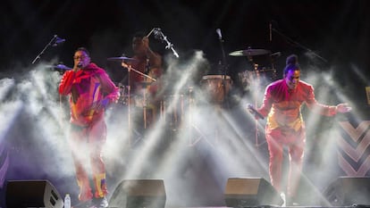 La banda colombiana &quot;Systema Solar&quot;, renovadores de la m&uacute;sica tradicional de su pa&iacute;s, durante el concierto que ofrecieron en La Mar de M&uacute;sicas. 
