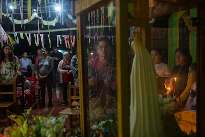 Hoy la sociedad de Nueva Germania es típicamente paraguaya: muy católica, no luterana como eran los colonos y casi con la misma mezcla entre descendientes de guaraníes, españoles, italianos y alemanes que hay en casi todo el país sudamericano, donde también hay afrodescendientes.