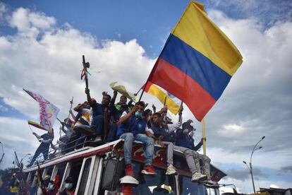 Indígenas procedentes del departamento del Cauca llegan para sumarse a las jornadas de protestas contra la reforma tributaria.