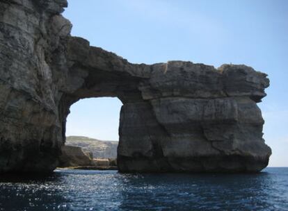 La Ventana Azul, una escultura labrada por el Mediterráneo en la isla de Gozo, Malta