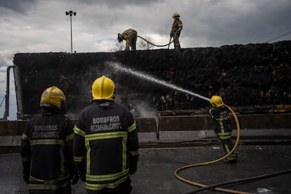 120 bomberos atendieron este incidente, en la imagen: bomberos de Nezahualcóyotl.
