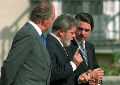 Lula charla con el Rey y Aznar en el Palacio de El Pardo.