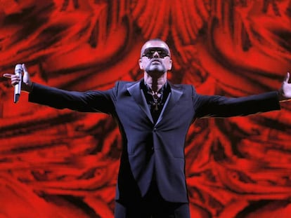 George Michael em um show em Paris, em 2012.