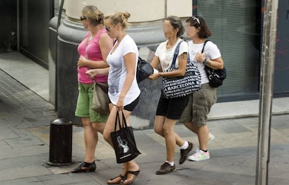 Dues dones roben unes turistes a Barcelona.