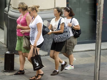 Dues dones roben unes turistes a Barcelona.