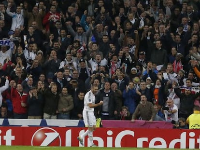 Benzema celebra su gol al Liverpool