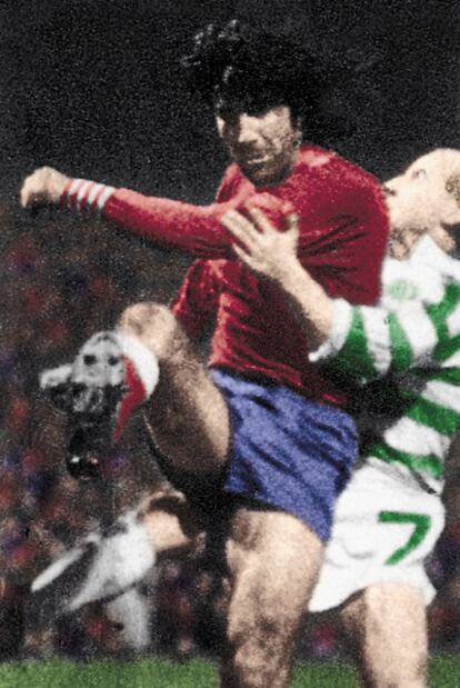 Díaz, con Johnstone en la ida de la Copa de Europa de 1974.