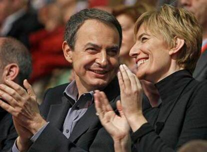 Zapatero, junto a su esposa, Sonsoles Espinosa, en la Conferencia Política del PSOE.