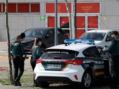 Agentes de la Guardia Civil, este miércoles en la Ciudad del Fútbol de Las Rozas (Madrid).