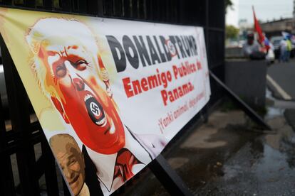 Cartel con la imagen de Donald Trump durante una manifestacin este lunes, en Ciudad de Panam (Panam).