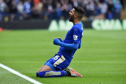 Mahrez comemora gol contra o Swansea.