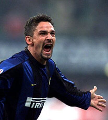 Roberto Baggio celebra un gol.