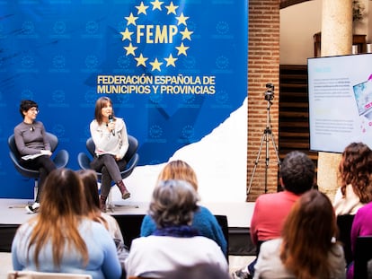 Las investigadoras Irene Otero (izquierda) y Mónica Sainz, presentan el informe este miércoles en Madrid.