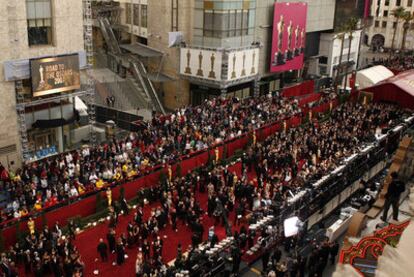 Una panorámica de la alfombra roja de los Oscar, la gran fiesta de la industria de Hollywood, en la ceremonia de 2007.