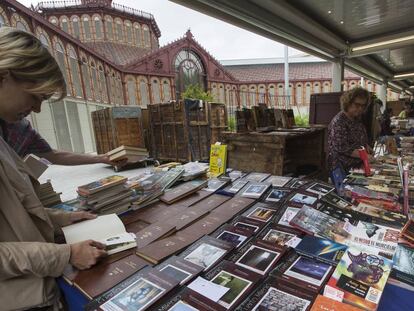 Una de les parades del mercat del Llibre de Sant Antoni.