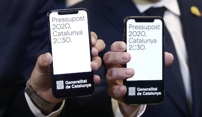 Aragonès i Torrent mostren el document digital dels Pressupostos, el 29 de gener del 2020.