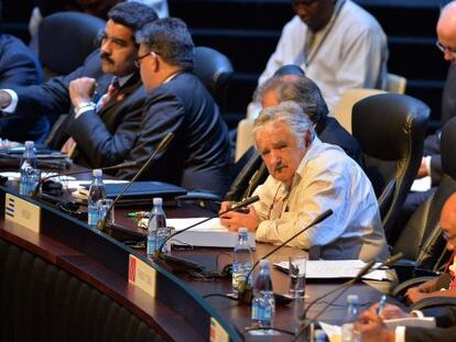 El presidente de Uruguay, Jos&eacute; Mujica (c), durante la segunda jornada de la II Cumbre de la CELAC en La Habana (Cuba).