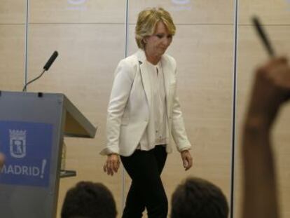La expresidenta de la Comunidad de Madrid deja su acta de concejal en el Ayuntamiento de Madrid