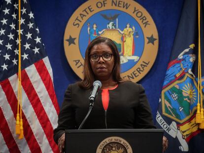 A procuradora-geral de Nova York, Letitia James, em entrevista coletiva nesta quinta-feira.