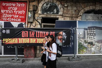 Pancarta en el centro de Jerusalén: "Es ellos o nosotros. Estamos obligados a erradicar el terrorismo islámico".