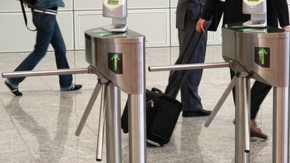 La justicia avala el cese de una trabajadora por llegar tarde y falsear sus fichajes