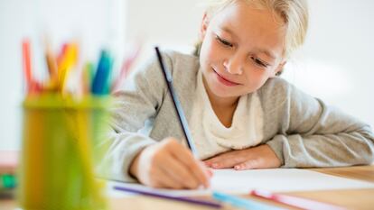 Incluyen ejercicios que permiten aprender a coger el lápiz y ayudan a mejorar el trazo. GETTY IMAGES.