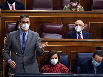 Sánchez, Calvo e Iglesias, durante la sesión de control en el Congreso el miércoles.