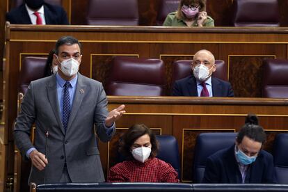 PM Pedro Sánchez (standing) with his deputies Carmen Calvo and Pablo Iglesias on Wednesday.