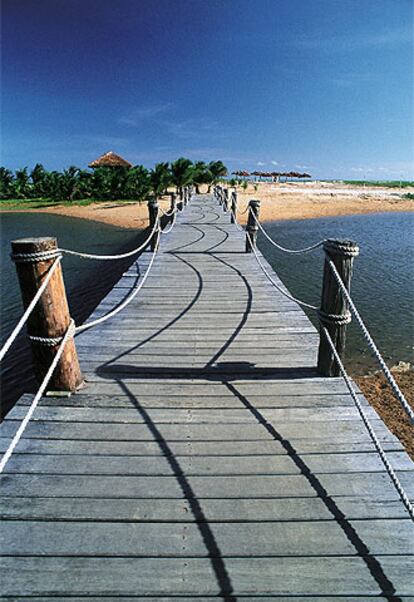 A lo largo de la costa de Alagoas, con 230 kilómetros de playas, se suceden pequeñas <i>pousadas</i> con encanto.