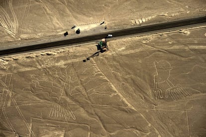 Vista aérea de los geoglifos de las Líneas de Nazca, en Perú, en una foto de archivo.