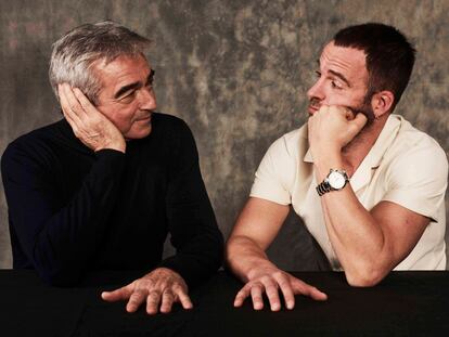 El periodista Carles Francino posa junto a su hijo, el actor Carles Francino.