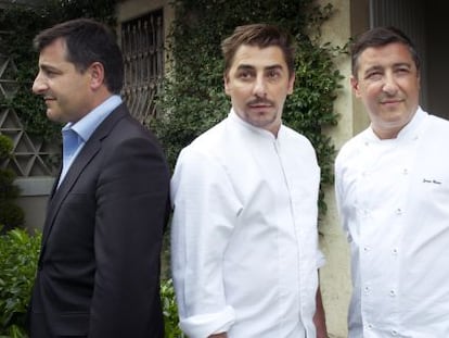 Los tres hermanos Roca, en el restaurante de su propiedad. 