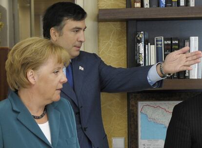 La canciller alemana en Tbilisi, se reúne con el presidente Mijaíl Saakashvili