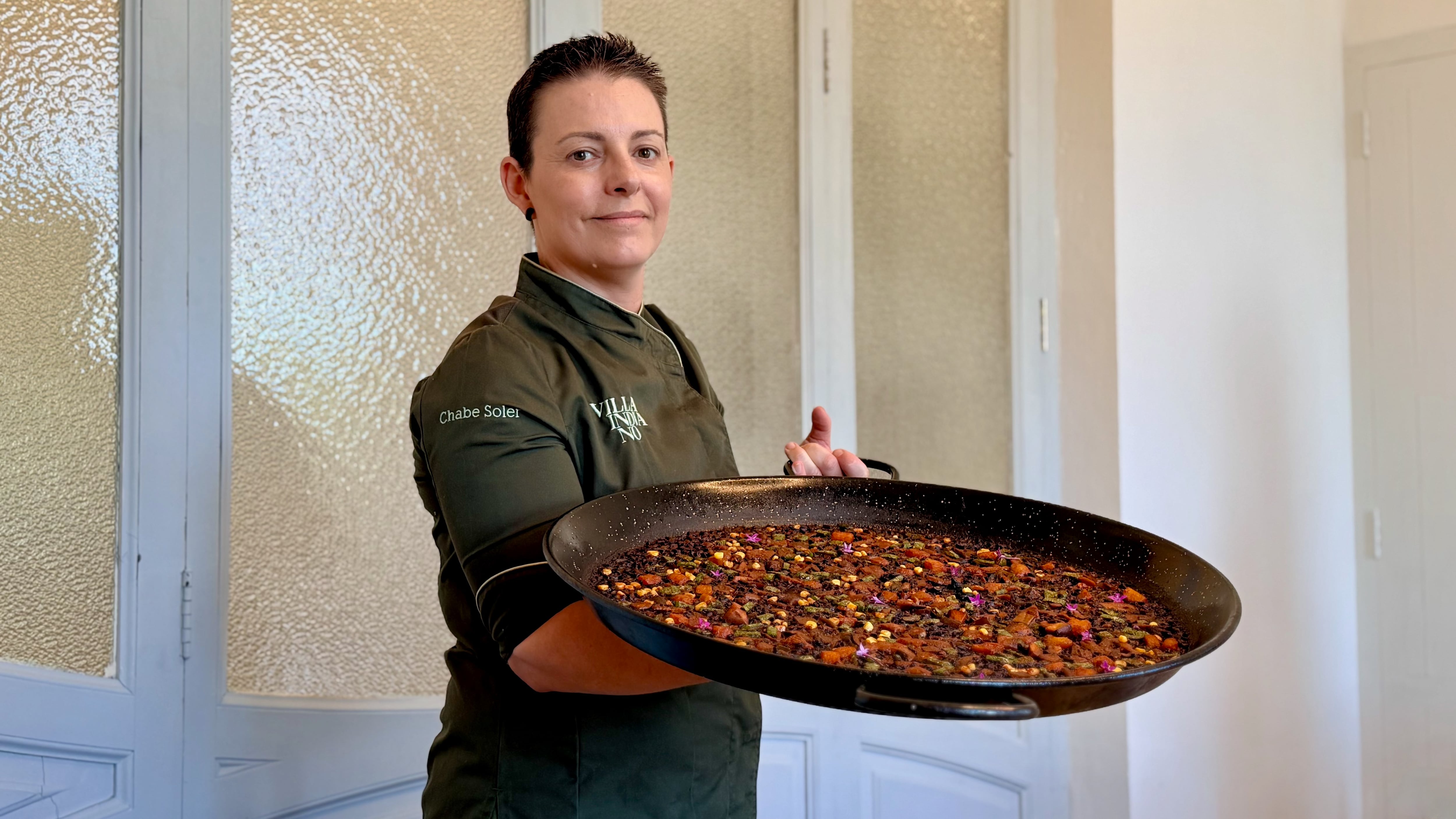 Chabe Soler, la cocinera valenciana que se atreve con el arroz integral en la paella: “Estoy a favor de la innovación y en contra de la tontería”