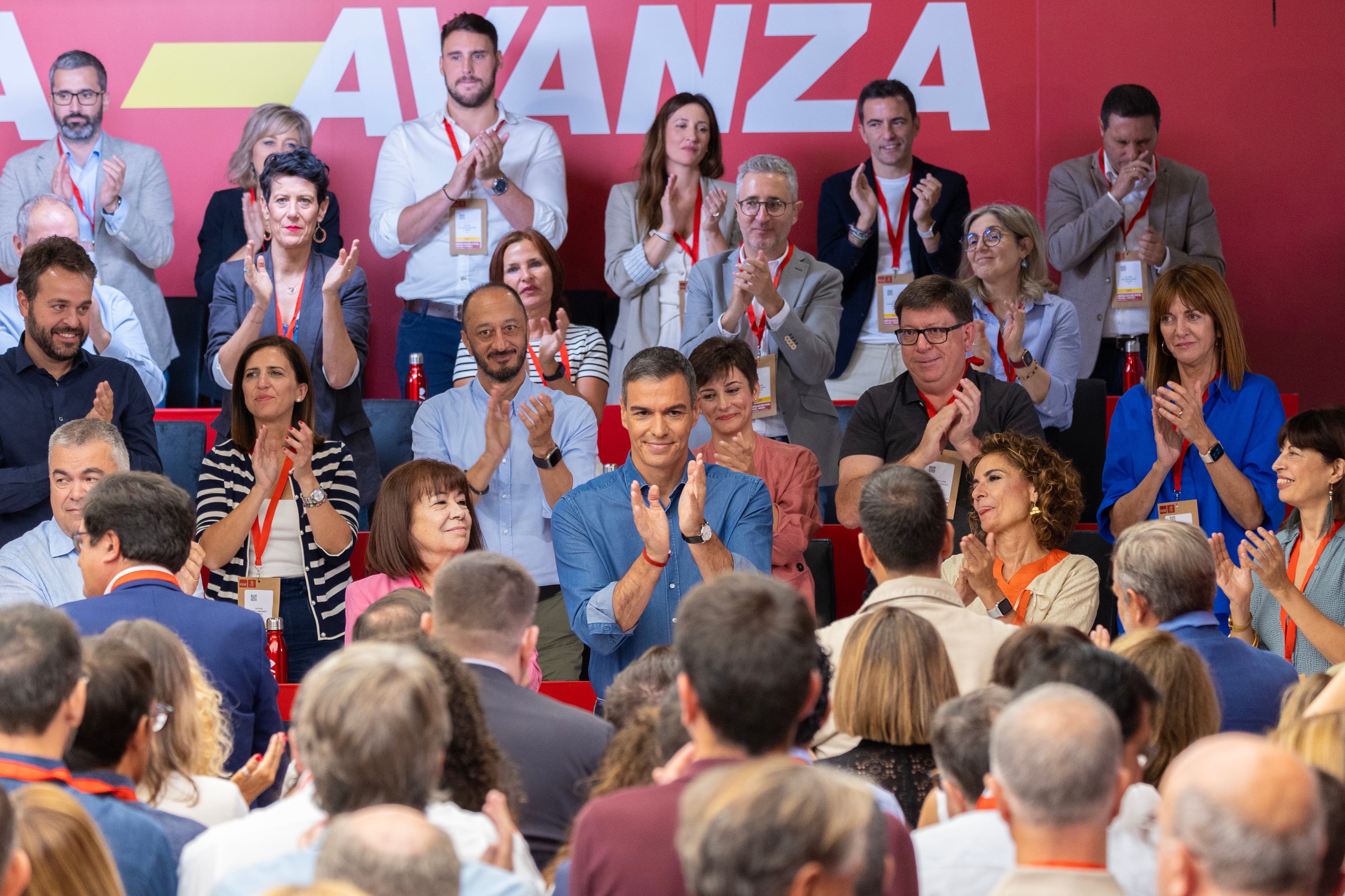 Sánchez salva la resistencia interna y va al choque ideológico con el PP sobre el modelo social