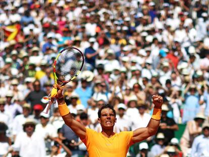 Nadal celebra su triunfo contra Dimitrov en Montecarlo.