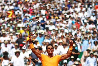 Nadal celebra su triunfo contra Dimitrov en Montecarlo.