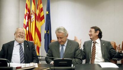 Salvador Esteve con los hasta ahora vicepresidentes de la Diputaci&oacute;n Josep Llobet y Ramon Riera, ambos del PP.