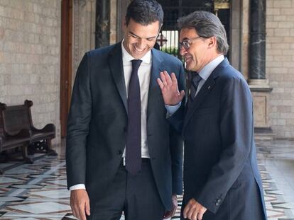 Pedro Sánchez y Artur Mas, en el Palau de la Generalitat de Barcelona en 2014.