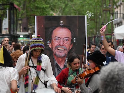 Un momento del correcalles organizado por los promotores de Barcelona Poesia.