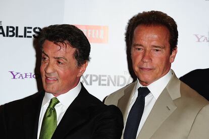 Sylvester Stallone y Arnold Schwarzenegger juntos en una presentación en 2012.