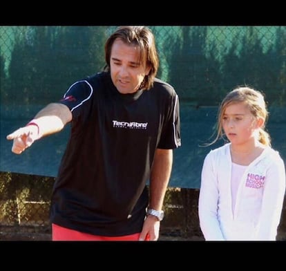 La tenista con su primer entrenador, Marcelo Wieliwis.