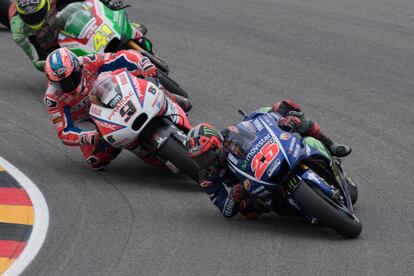 Vi&ntilde;ales, en Sachsenring, al frente de Petrucci y Espargar&oacute;. 