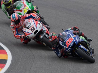 Vi&ntilde;ales, en Sachsenring, al frente de Petrucci y Espargar&oacute;. 