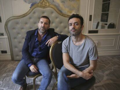 El actor Antonio de la Torre y el director Rodrigo Sorogoyen, en una habitación del hotel María Cristina, en San Sebastián.