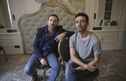 El actor Antonio de la Torre y el director Rodrigo Sorogoyen, en una habitación del hotel María Cristina, en San Sebastián.