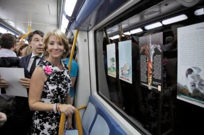 La presidenta de la Comunidad, Esperanza Aguirre, hoy durante la presentación de la XV campaña Libros a la Calle.