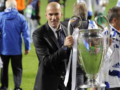Zidane, en Lisboa, con la d&eacute;cima Copa del Europa del Madrid. 