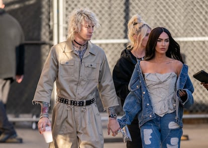 Machine Gun Kelly y Megan Fox llegando al set de 'Jimmy Kimmel Live', el 7 de diciembre de 2022, en Los Ángeles (California).